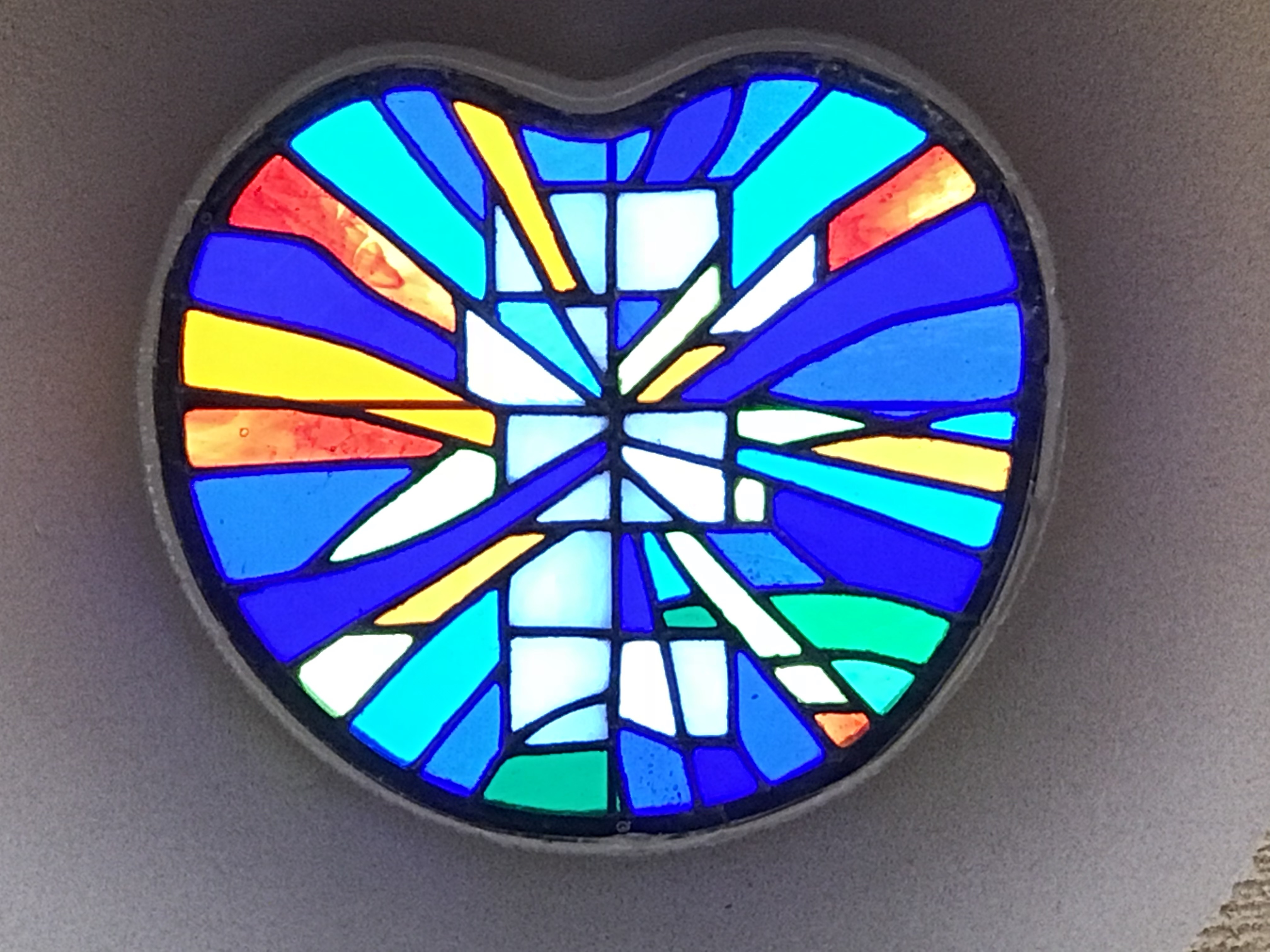 東京桜町病院聖堂のステンドグラス