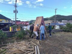 みんなで浦上教会馬小屋制作